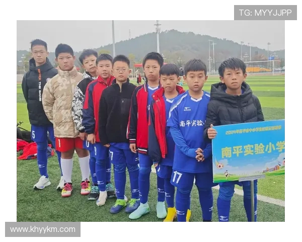南京足球队的拼搏之路：从默默无闻到荣耀巅峰的奋斗纪实