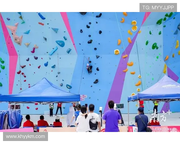 成都攀岩队在极限运动会中以88分稳居积分榜首位